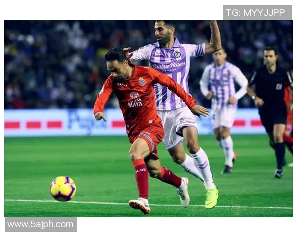 足球3号球星的崛起与挑战：他如何改变比赛格局与未来发展方向